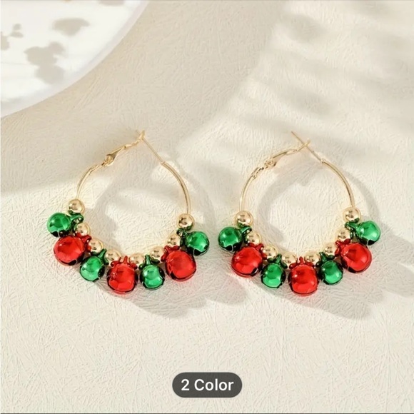 Earrings, NWT, Goldtone Christmas Ornament Bell Earrings, Lightweight, Cute - Picture 2 of 7